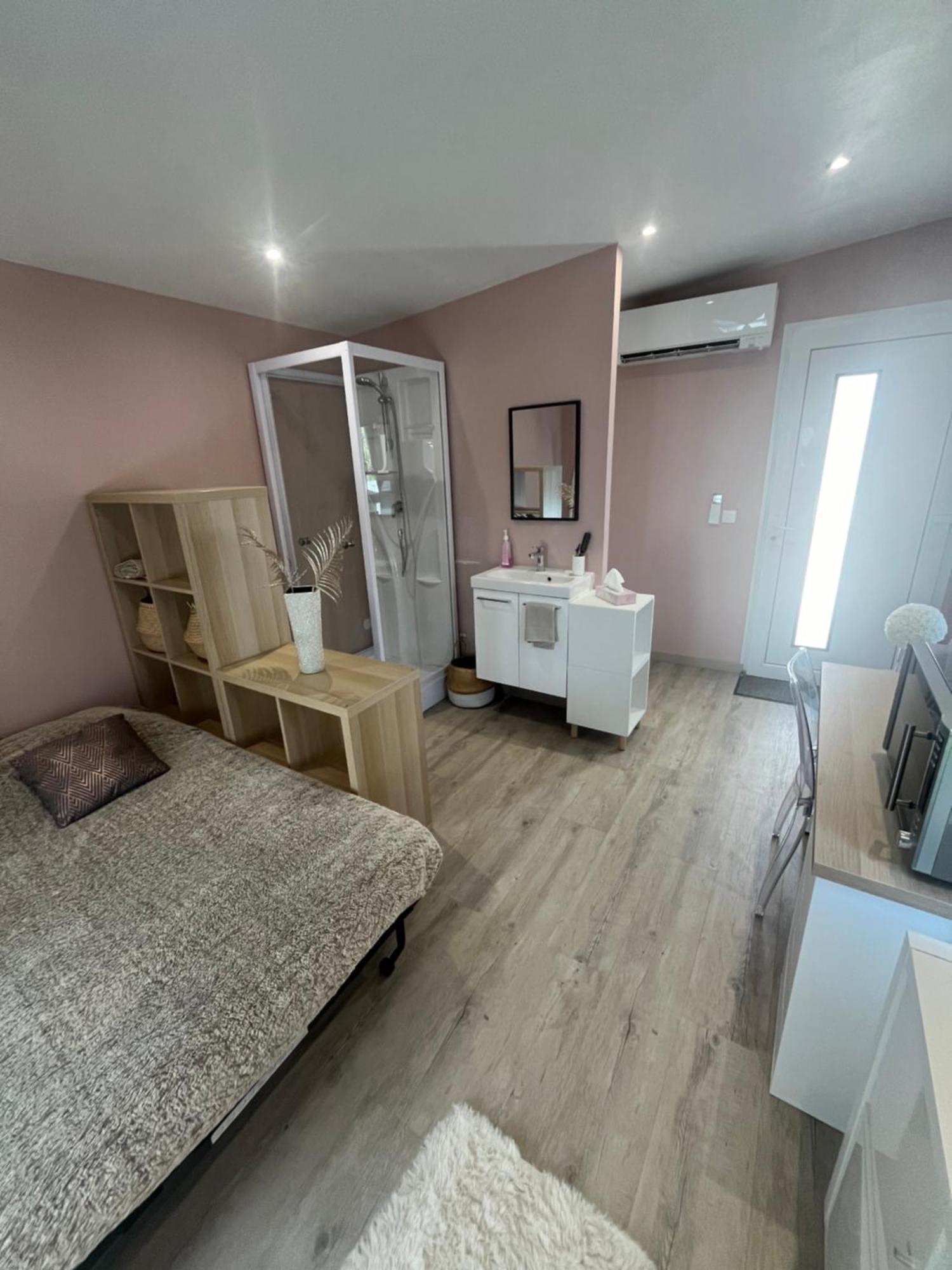 Appartement Dependance Prive à Saint-Thibault-des-Vignes Extérieur photo