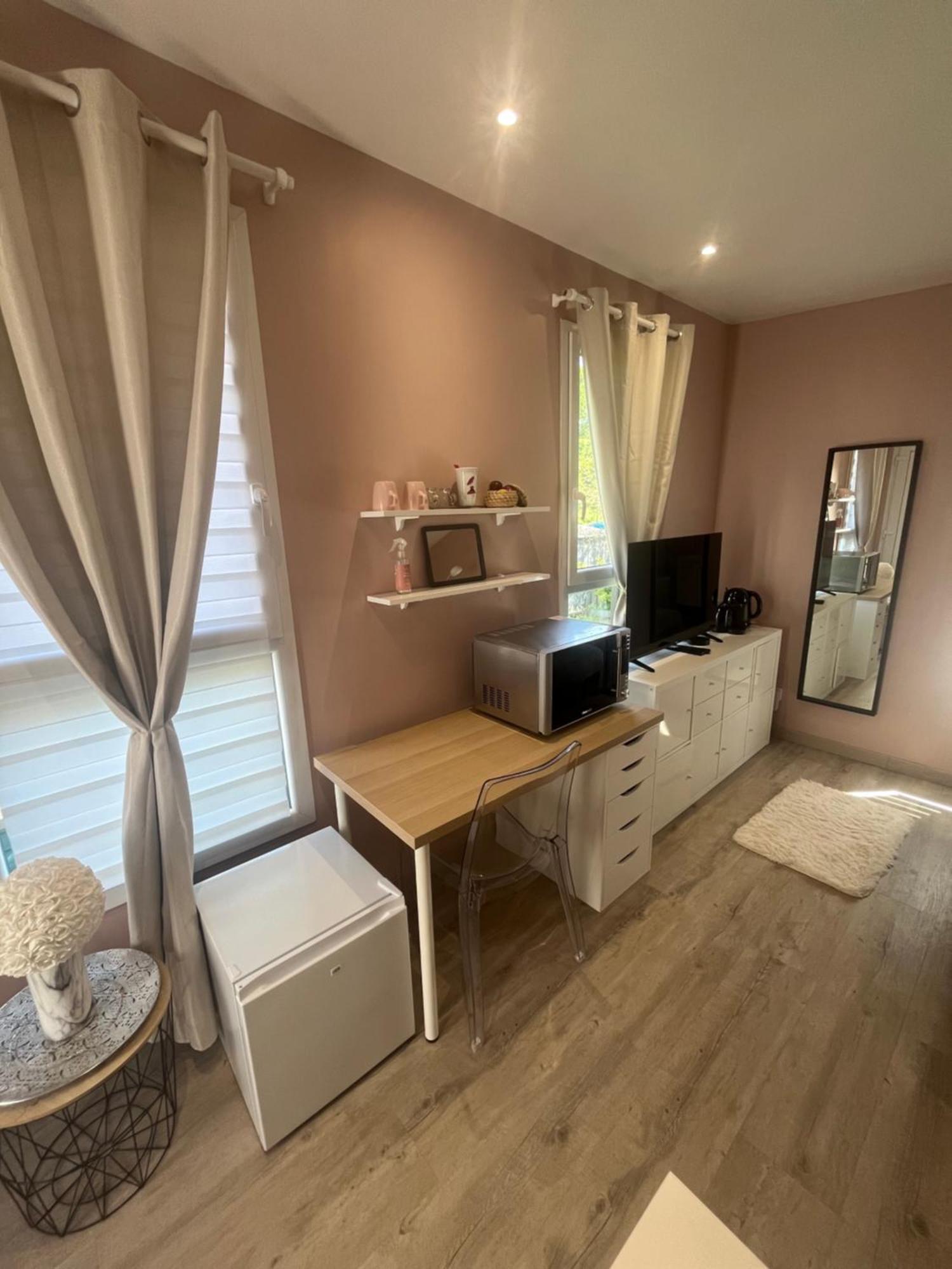 Appartement Dependance Prive à Saint-Thibault-des-Vignes Extérieur photo